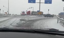 Kars’ta yollar buz pistine döndü