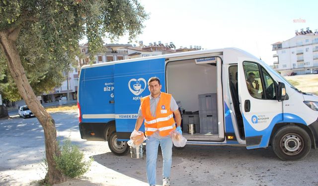 Antalya Büyükşehir Belediyesi Manavgat Aşevi’nden ihtiyaç sahiplerine sıcak yemek hizmeti