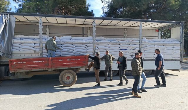 Silivri Belediyesi'nden Değirmenköy’deki üreticilere 94 tonluk kuzu yemi