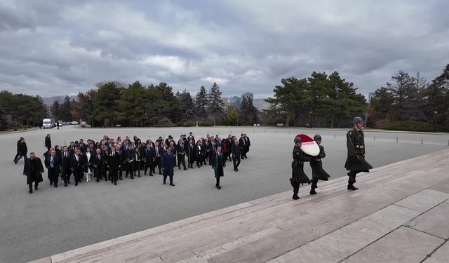 Türkiye Barolar Birliği'nin yeni yönetimi Anıtkabir'i ziyaret etti