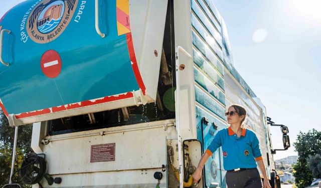 Alanya’nın temizliğine kadın eli değdi