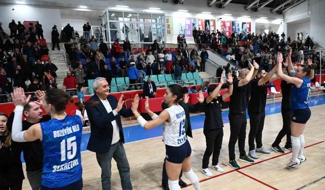 Bozüyük Belediyesi Eğitim ve Spor Kulübü Kadın Voleybol Takımı’na tebrik