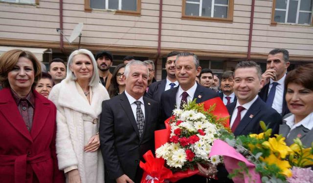 CHP Genel Başkanı Özgür Özel, Bilecik Mülakatı’nın yapıldığı tarihi binayı gezdi