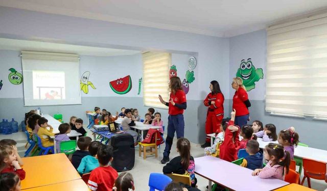 Efeler’in miniklerine deprem ve yangın tatbikatı verildi