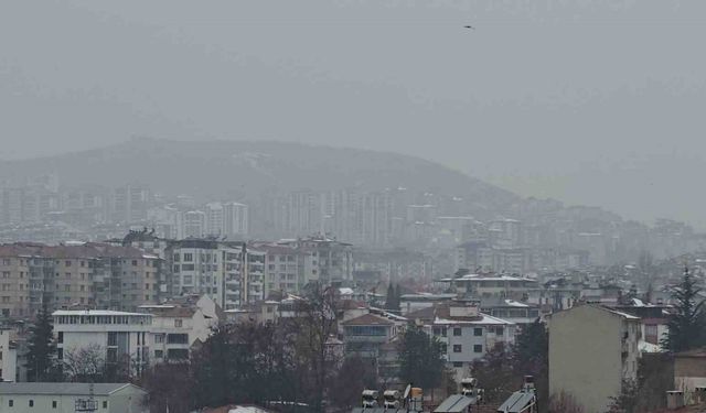 Elazığ’ın yüksek kesimlerinde sis etkili oldu