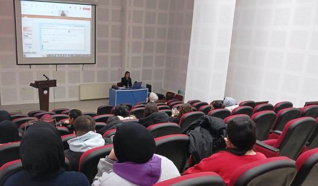 Emet MYO’da, “Öğrencilerimizin Ders Dışı Öğrenme Süreçlerinin Dijital Kaynaklarla Desteklenmesi" başlıklı seminer