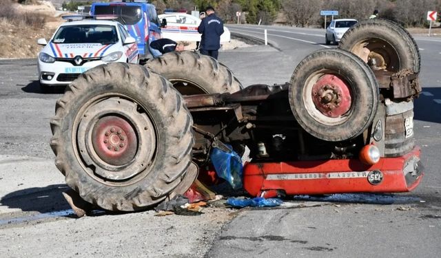 Emet’te traktör ile kamyonet çarpıştı, 1 kişi yaralandı