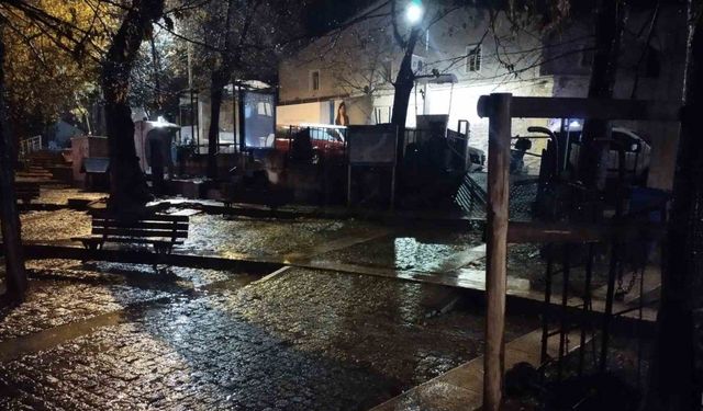 İstanbul’da sağanak yağış gece saatlerinde de etkisini sürdürüyor