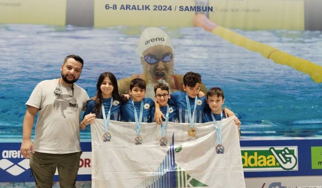 Kartepe Belediyespor yüzme takımından tarihi zafer