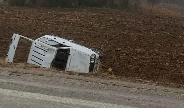 Kontrolden çıkan araç şarampole uçtu