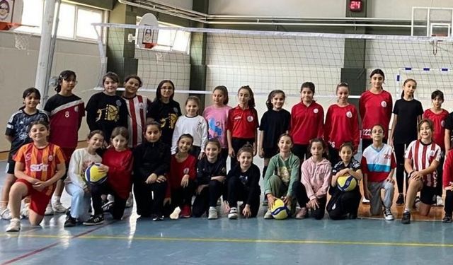 Körfez’de voleybol ve basketbol okullarına ilgi büyük