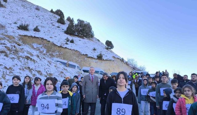 Köy yolunda atletizm antrenmanı