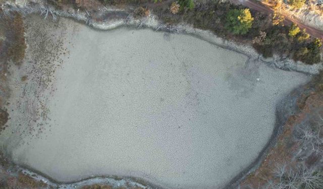 Kuruyan Kolak Gölü eski ihtişamına kavuşmak için gün sayıyor