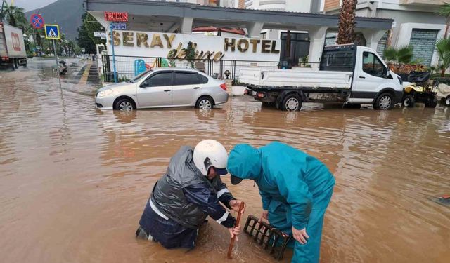 Marmaris’e 3 günde metrekareye 158.2 m3 yağmur düştü