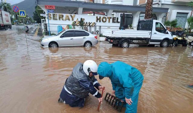 Marmaris’te yağmur mesaisi