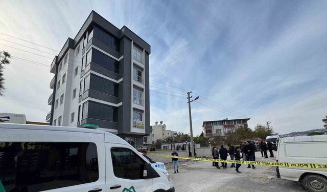 Mersin’de koca vahşeti: Eşini yeni aldıkları evin önünde öldürdü