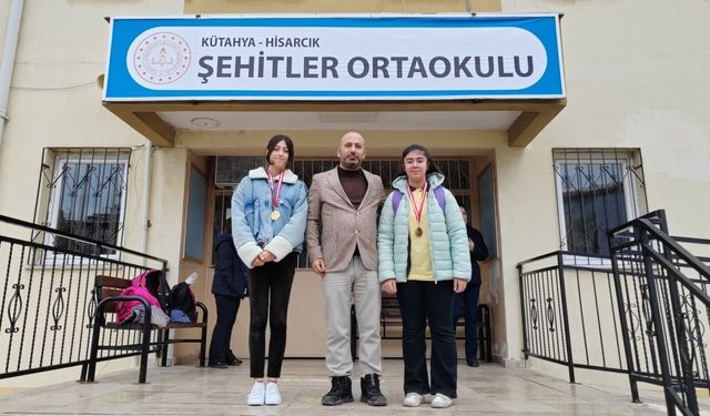 Öykü yarışması il birincisi ve ikincisi Hisarcık Şehitler Ortaokulundan