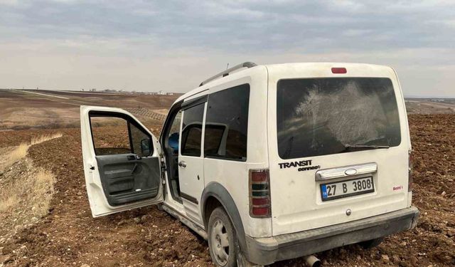 Polis ekiplerinin kovaladığı sürücü aracını bırakarak kaçtı