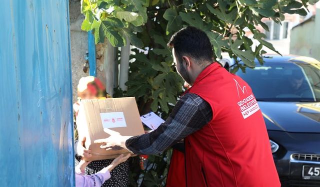 Şehzadeler Belediyesi’nden ihtiyaç sahiplerine gıda yardımı