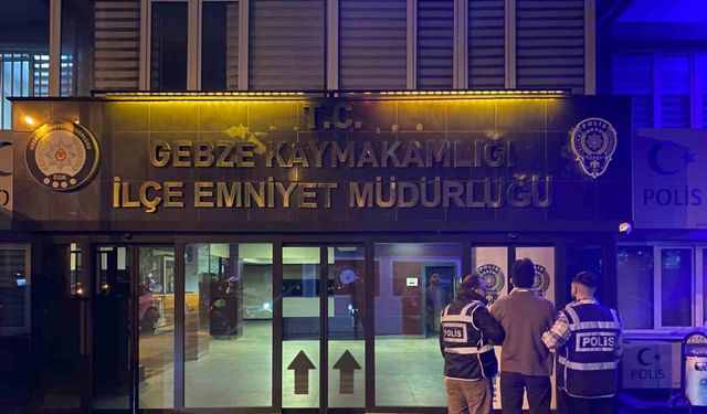 Sevinen Suriyelilerin önünü kesmişti, gözaltına alındı