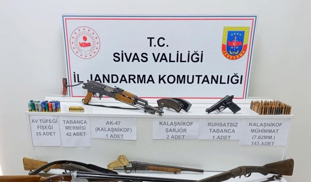 Sivas’ta baskın yapılan evden cephanelik çıktı