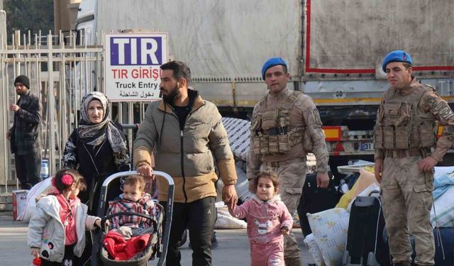 Suriyeliler Cilvegözü’nden ülkelerine dönmeye devam ediyor