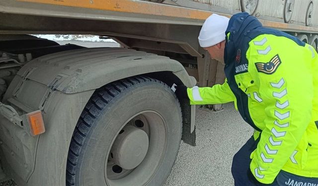 Trafik jandarmasından kış lastiği uygulaması denetimleri