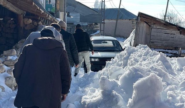 Yoğun kara rağmen görevini yerine getiren ekipler takdir topladı