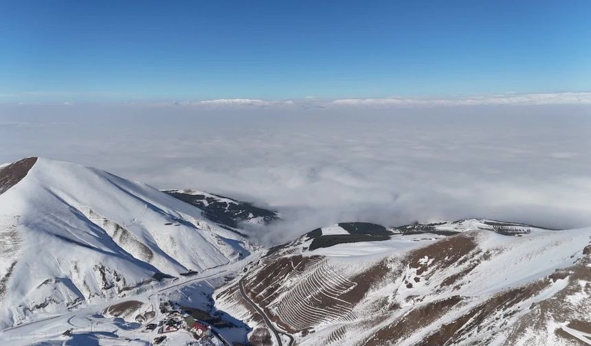 Erzurum'da oluşan sis görüş mesafesini düşürdü