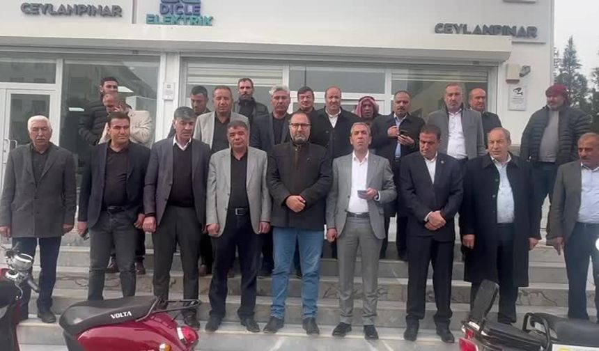 Şanlıurfa’nın Ceylanpınar İlçesinde yaşanan elektrik kesintilerine mahalle muhtarlarından tepki