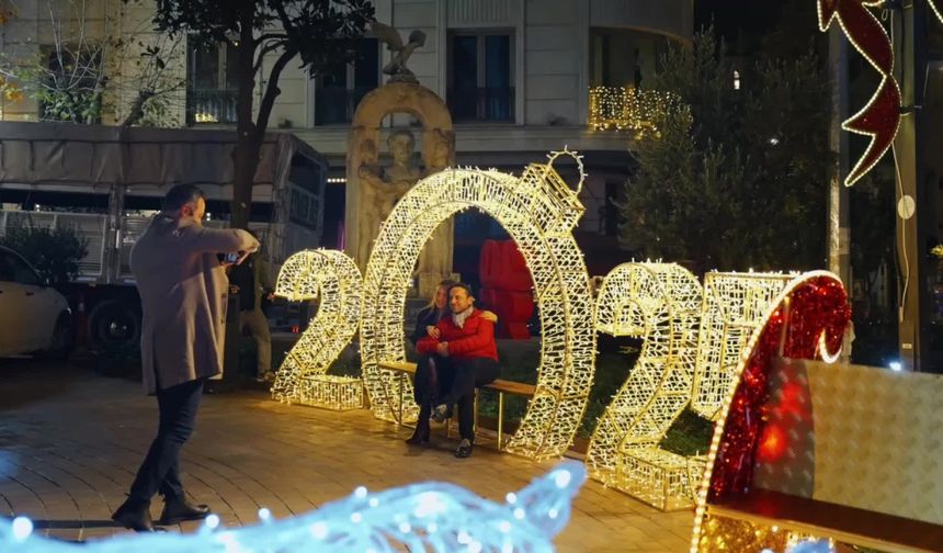 Şişli Belediyesi sokaklarını yılbaşına hazırladı