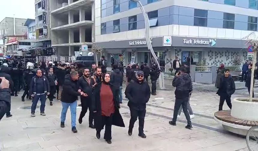 Van'da Suriye’de öldürülen gazeteciler için yapılmak istenen açıklamayı müdahale: 31 kişi gözaltına alındı