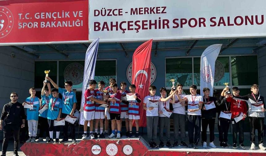 64 sporcu dereceye girmek için yarıştı