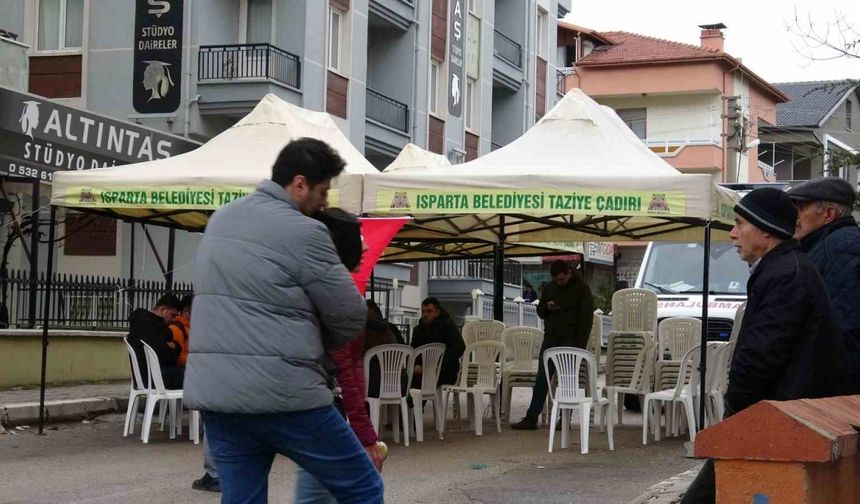 Düşen helikopterde şehit olan Astsubay İpek’in evinin önüne taziye çadırı kuruldu