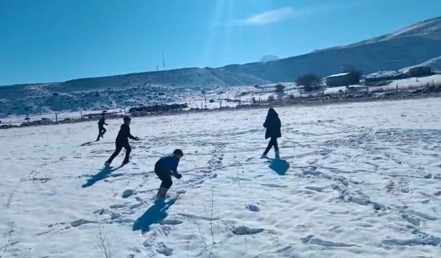 Iğdır’da kar yağışı sonrası çocuklar eğlenceli anlar yaşadı