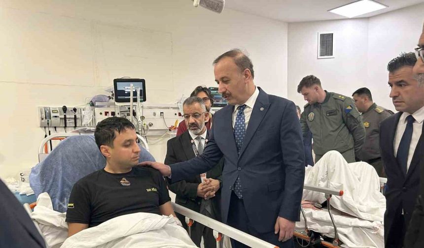 Isparta Valisi Erin kaza sonrası güvenli iniş yapan helikopterdeki 2 askeri hastanede ziyaret etti