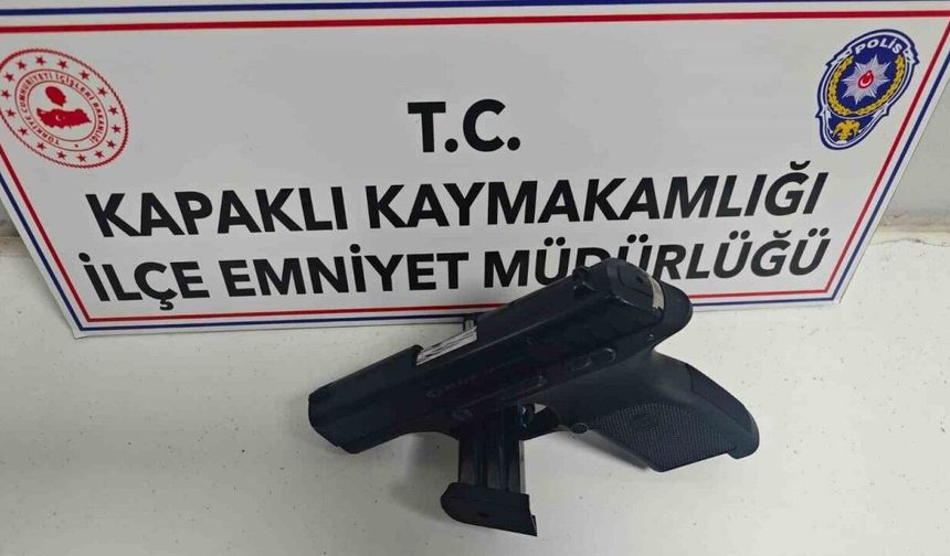 Kapaklı’da polis ekipleri ruhsatsız tabanca ele geçirdi