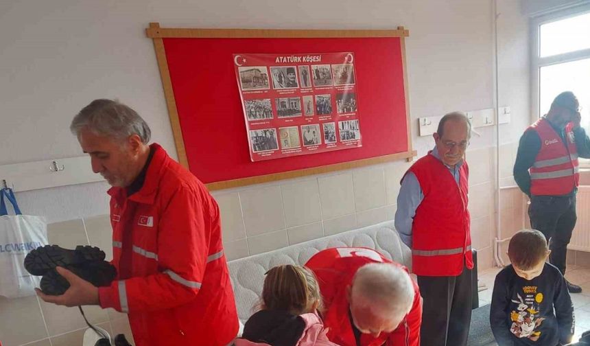 Kızılay’dan Uşak’ta 58 öğrencinin içini ısıttı