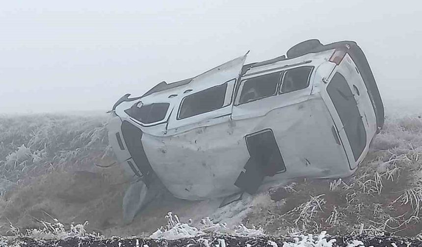 Malazgirt’te öğretmen servisi devrildi: 8 yaralı