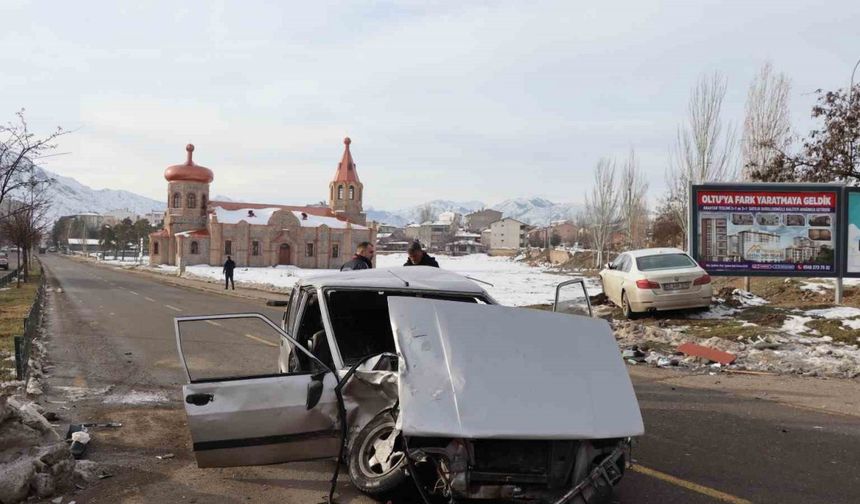 Oltu’da trafik kazası: 4 yaralı