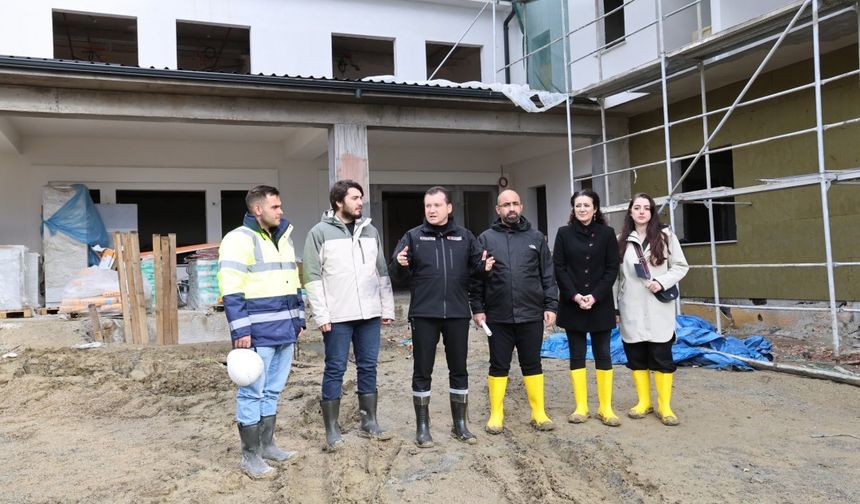 Silivri Belediye başkanı Bora Balcıoğlu, yapımı devam eden huzurevi projesini inceledi